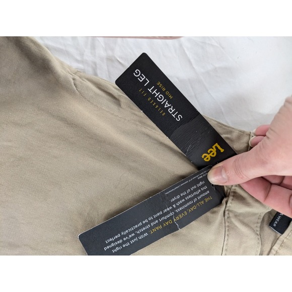 Lee Womens 14 Relaxed Fit Straight Leg Mid Rise Khaki Pants Effortless Wash Wear - Picture 4 of 12